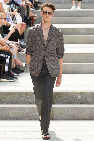Look 40